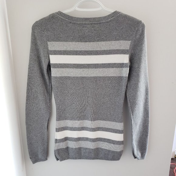 Tommy Hilfiger long sleeved sweather - Picture 2 of 7